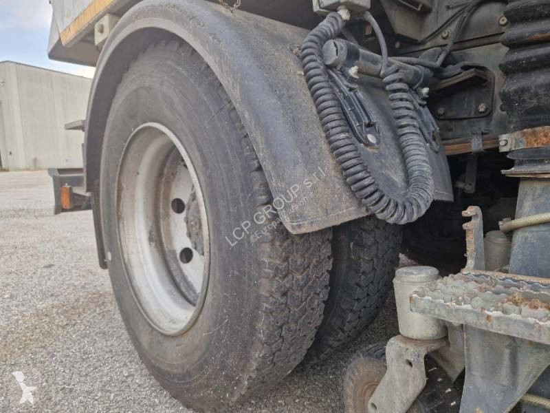آلة لصيانة الطرق Iveco