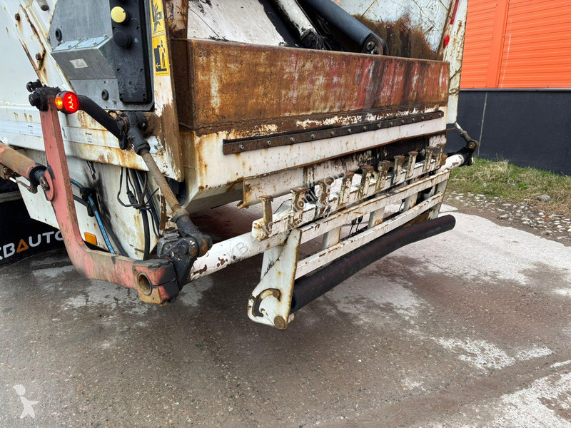 آلة لصيانة الطرق Volvo 240 6x2 NTM KGLS 17,2 m3