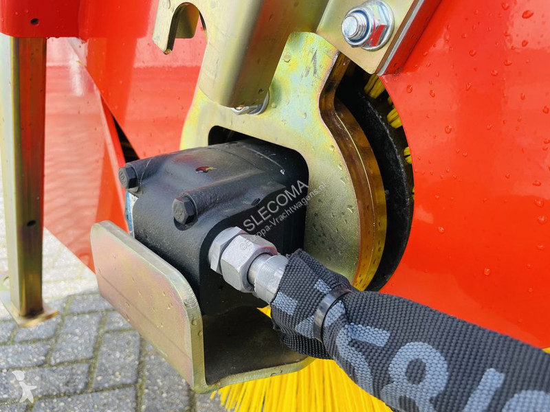 آلة لصيانة الطرق  K750-270 Veegmachine