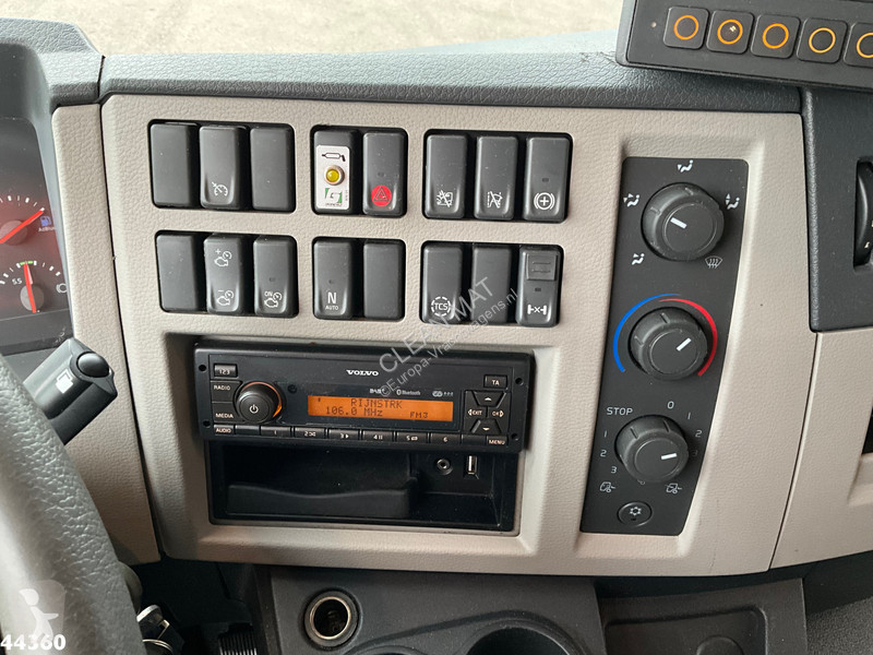 آلة لصيانة الطرق Volvo 250 Euro 6 Geesink 11m³