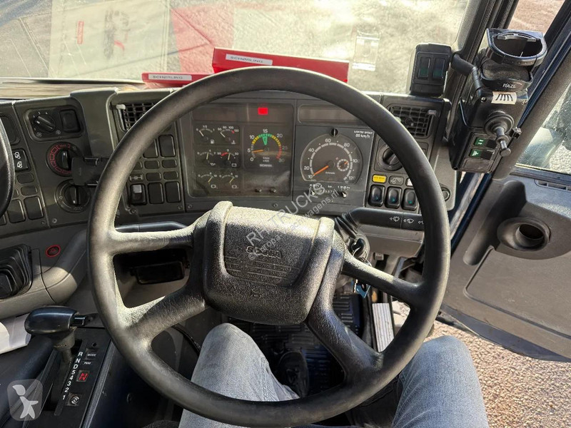 آلة لصيانة الطرق Scania P94-220 4X2 SWEEPER /...