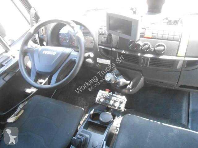 آلة لصيانة الطرق Iveco