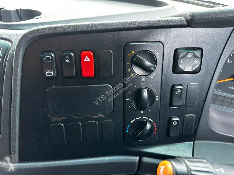 آلة لصيانة الطرق Mercedes 1518 4x2 Bucher...