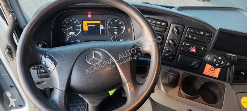 آلة لصيانة الطرق Mercedes