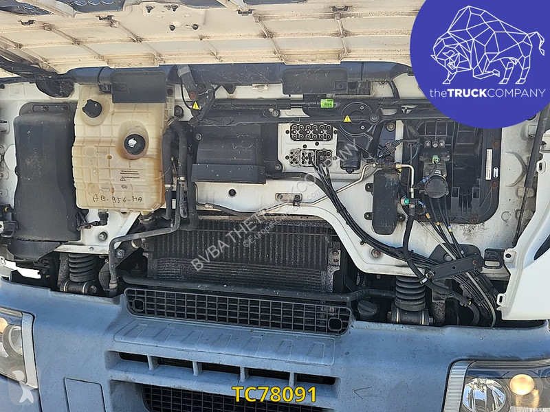 آلة لصيانة الطرق Renault D 280