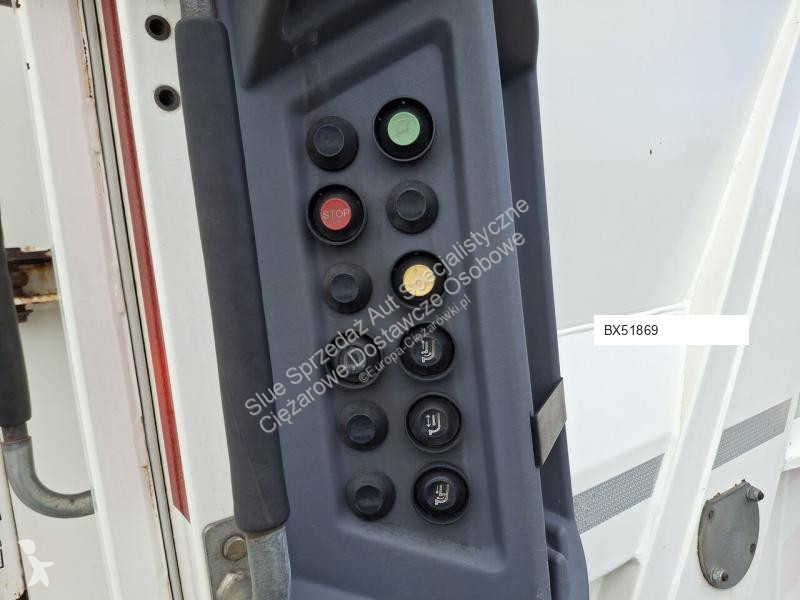آلة لصيانة الطرق Mercedes press 522 Zoeller