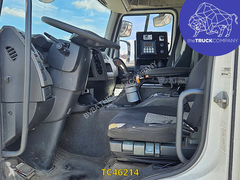 Engin de voirie Renault 380