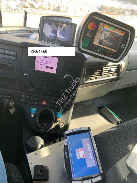 Engin de voirie Mercedes 2543