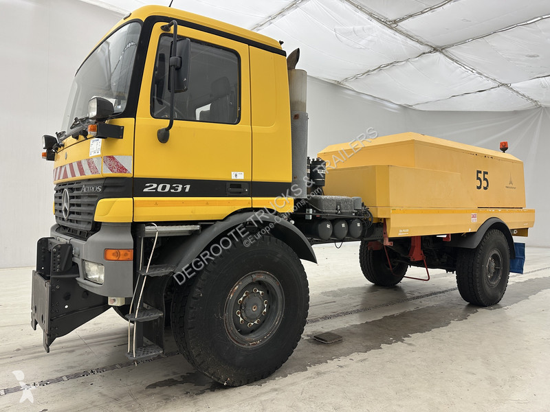 Engin de voirie Mercedes 2031 - 4x4 sneeuwruimer