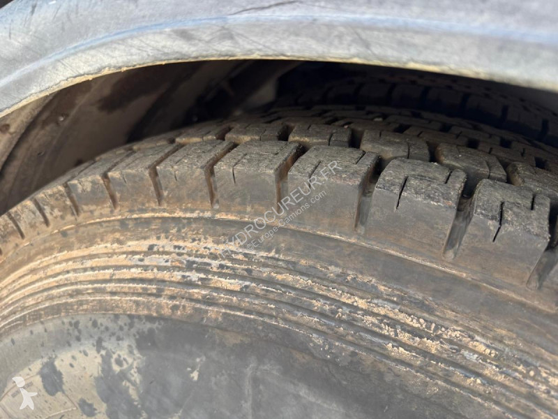 Engin de voirie Renault 320 DCI