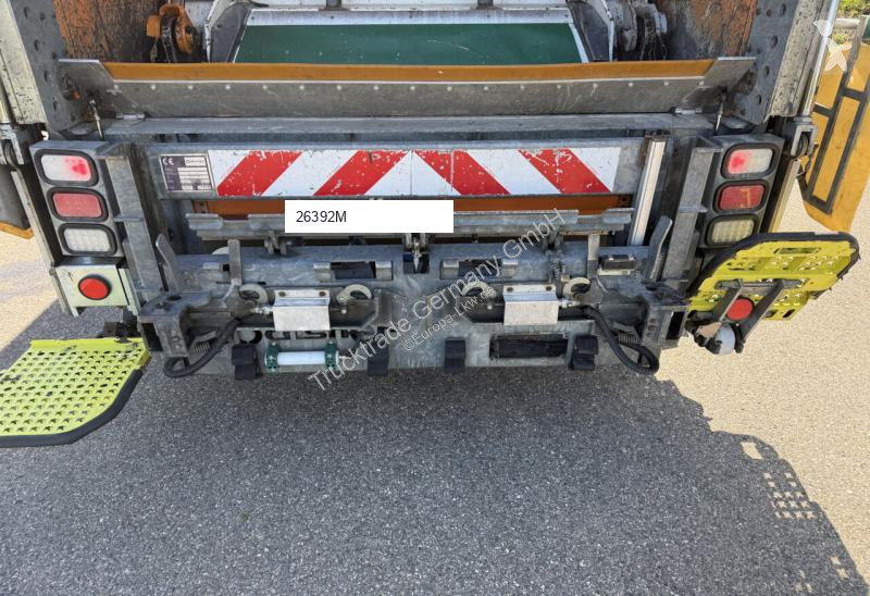 Vehículo de limpieza viaria Mercedes 602 1833