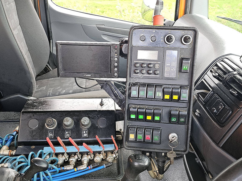 Útfenntartó-és-karbantartógép Mercedes ATEGO...