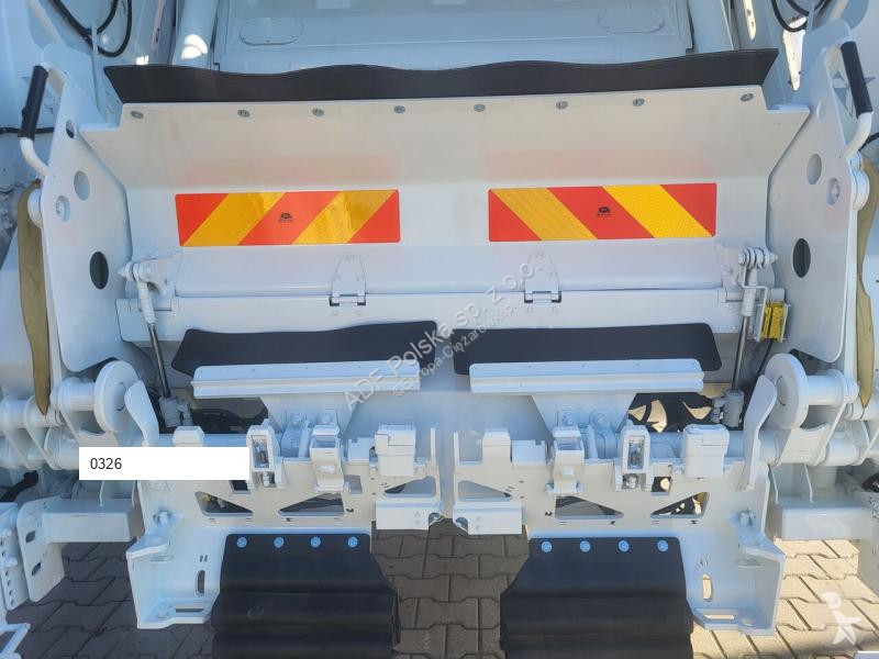 Vehículo de limpieza viaria Renault D Wide /...