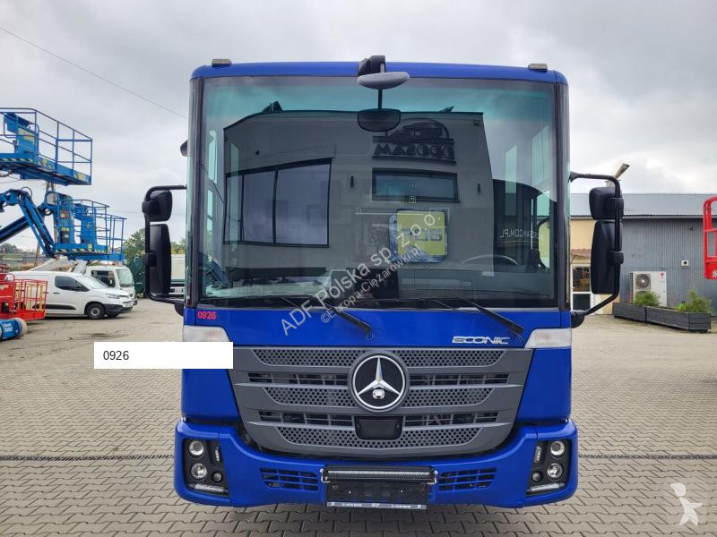 Vehículo de limpieza viaria Mercedes MF300 L200...