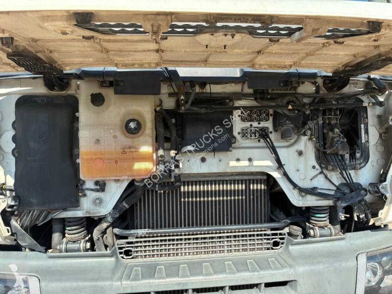 آلة لصيانة الطرق Renault 320 DXI