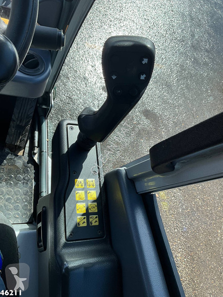 Bucher Schoerling Citycat 2020 with 3-rd brush...