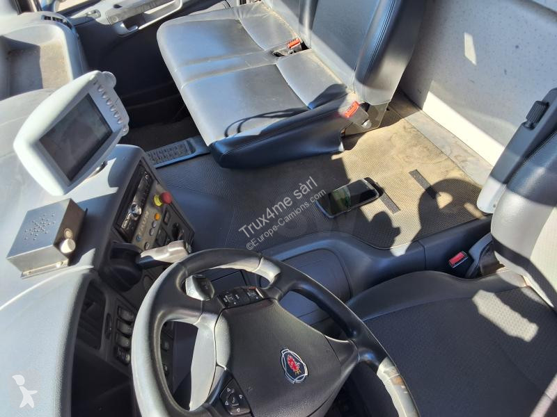 آلة لصيانة الطرق Scania 320