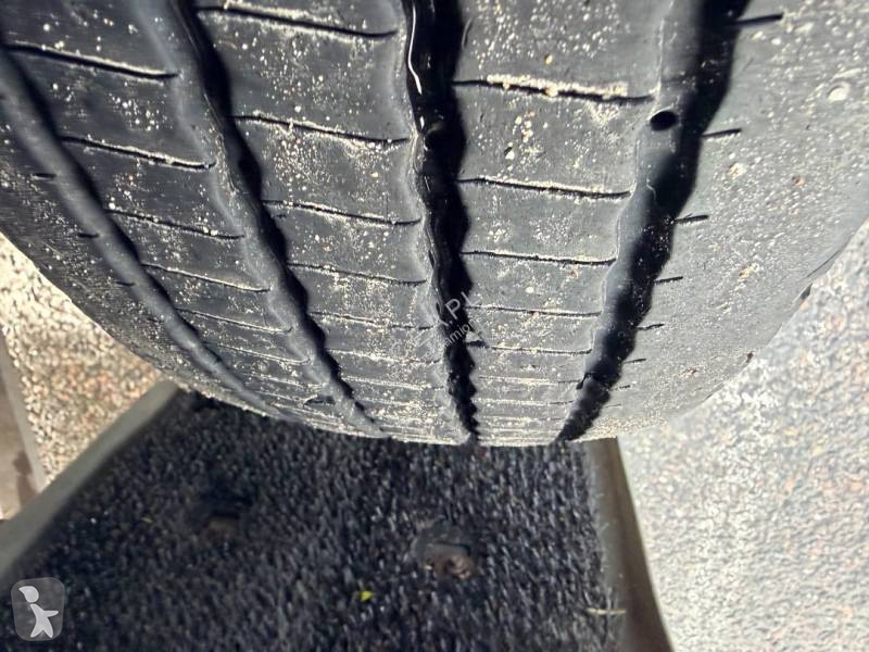 آلة لصيانة الطرق Renault 220 DCI
