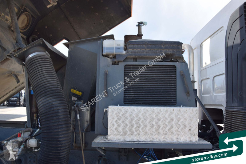 آلة لصيانة الطرق Volvo 240 Lorenz Kehrmaschine...