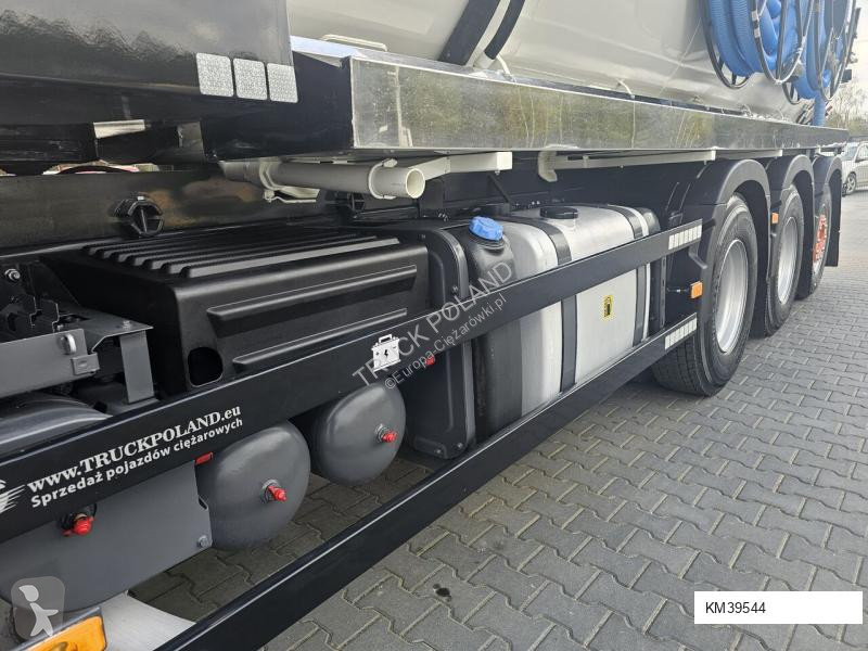 Silniční stroje Volvo ADR KOMBI