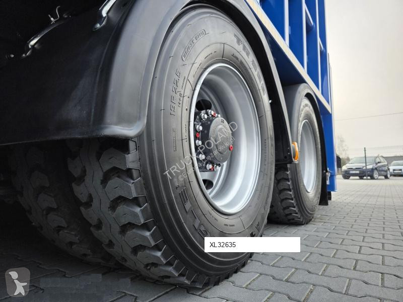 Veicolo per la pulizia delle strade Renault MTS...