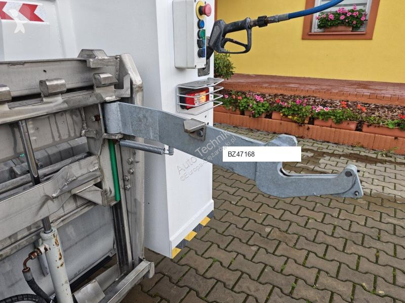 آلة لصيانة الطرق Renault Myjka Container washer...