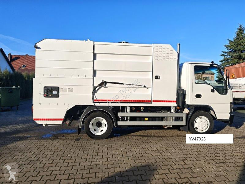 آلة لصيانة الطرق Isuzu SMALL CONTAINER WASHER...
