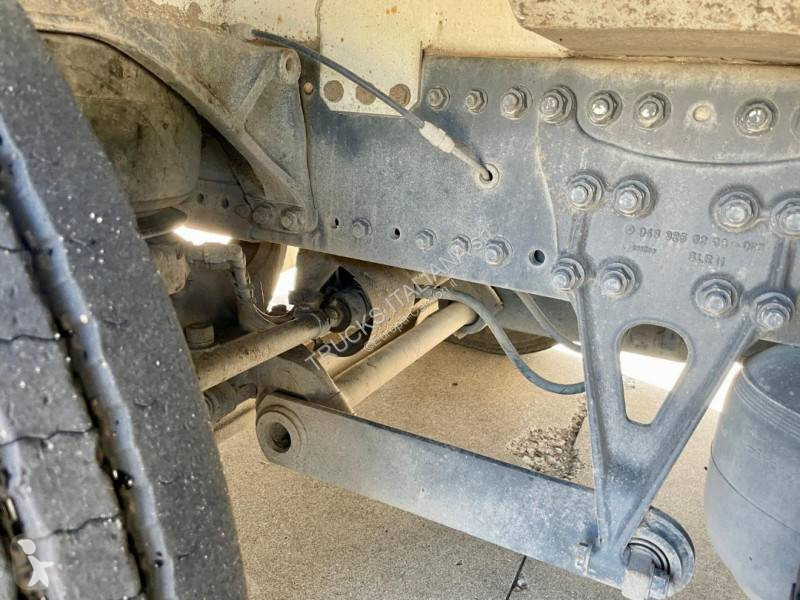 Veicolo per la pulizia delle strade Mercedes
