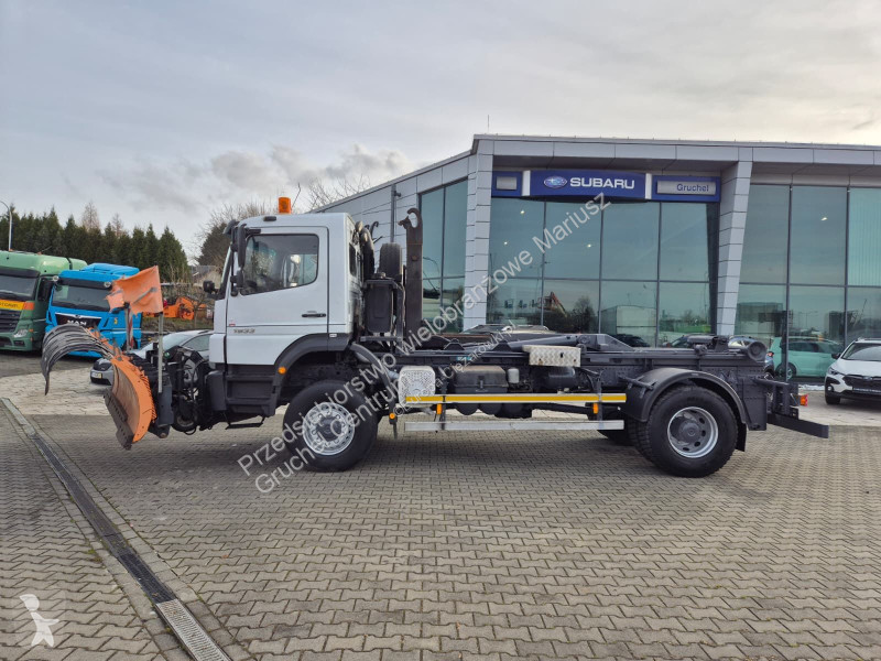 Пътнопочистваща техника Mercedes Axor 1833 4X4...