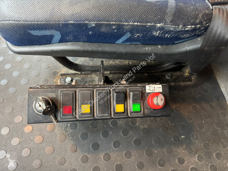آلة لصيانة الطرق Iveco STRALIS 270 CNG EURO 5