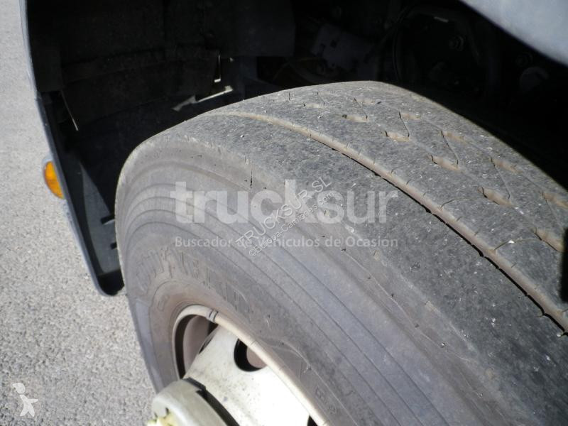 آلة لصيانة الطرق Renault ejes 6x2*4 D320.26...