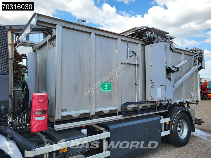 آلة لصيانة الطرق Iveco 330 4X2 Slaughter waste...