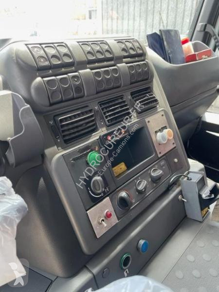 آلة لصيانة الطرق Iveco 270