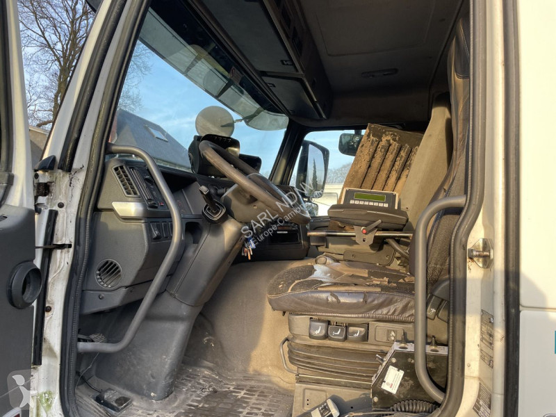 آلة لصيانة الطرق Volvo FM9 300