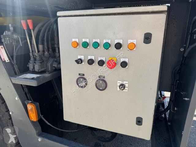 آلة لصيانة الطرق Renault 260