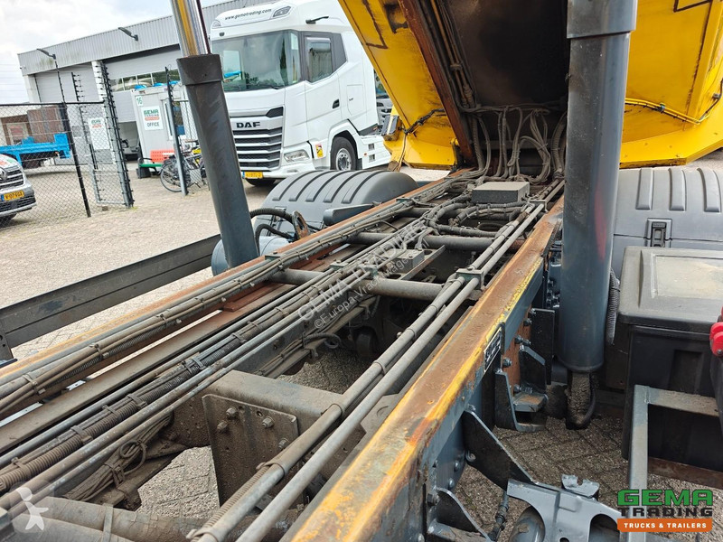 آلة لصيانة الطرق Scania P 230 B 4X2 Euro5 Day...