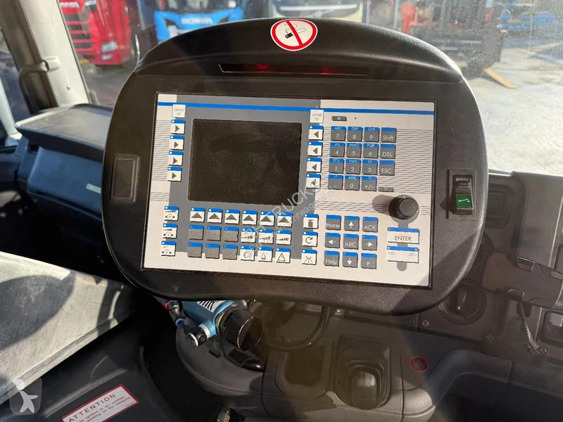 آلة لصيانة الطرق Scania P94-220 4X2 SWEEPER /...