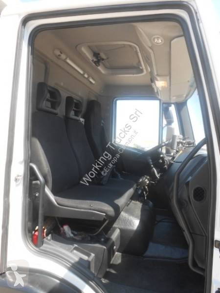 آلة لصيانة الطرق Iveco
