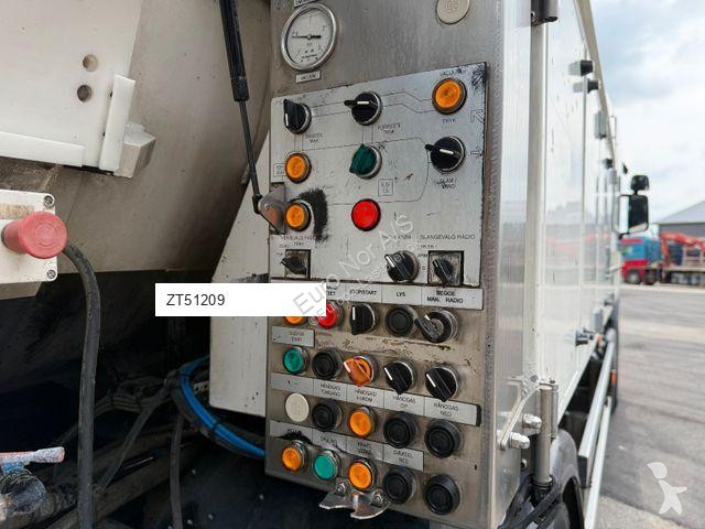 Maskine til vejarbejde  SCANIA P270 4x2...