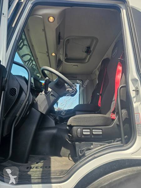 آلة لصيانة الطرق Iveco
