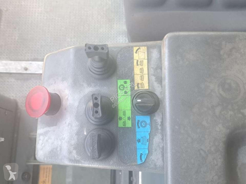 Veicolo per la pulizia delle strade Unieco 40.6T
