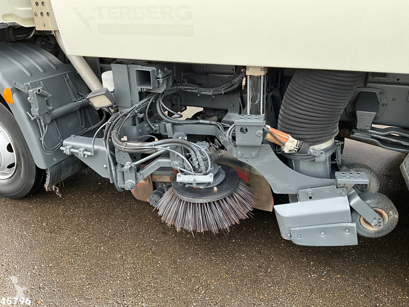 آلة لصيانة الطرق DAF LF 160 Bucher Eurofant 50...