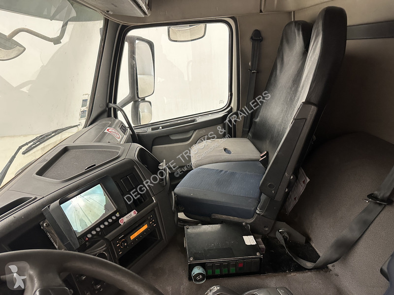 آلة لصيانة الطرق Volvo 300 - 6x2