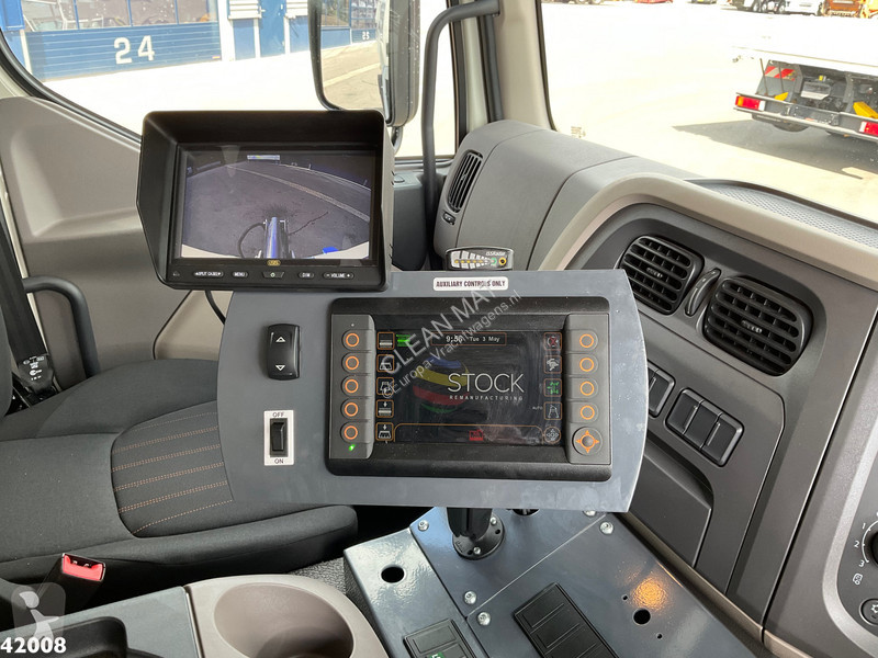 آلة لصيانة الطرق DAF FA  230 Johnston VT 650