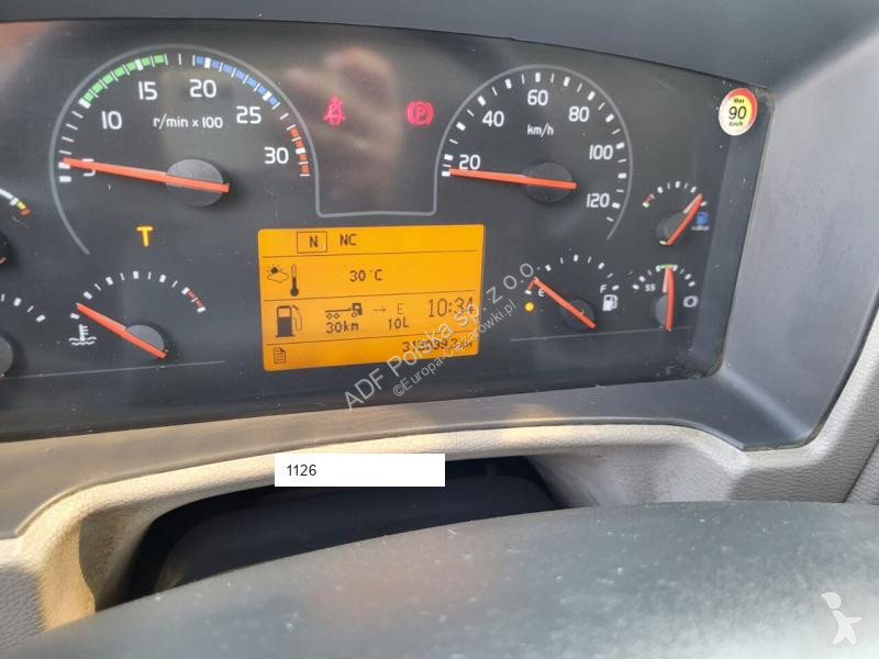 آلة لصيانة الطرق Volvo MF300 L200 15h25