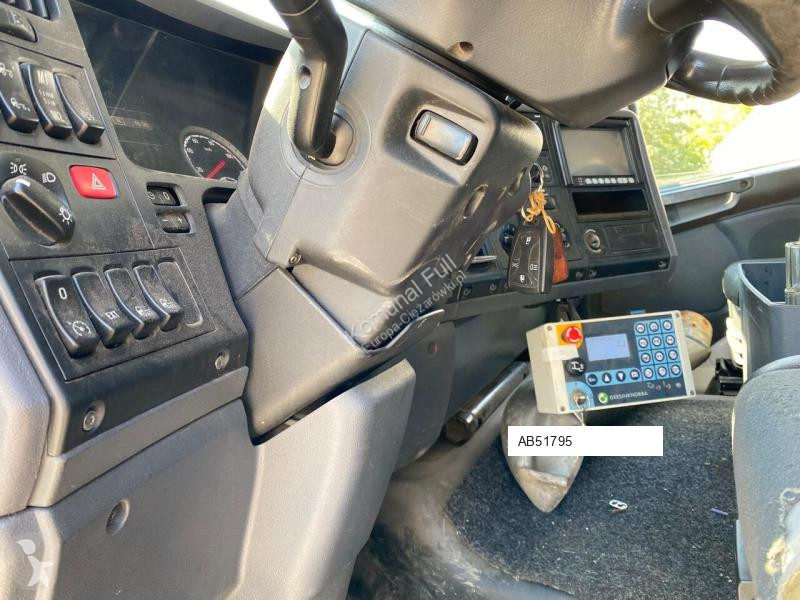 Engin de voirie Scania N3 V 20H25