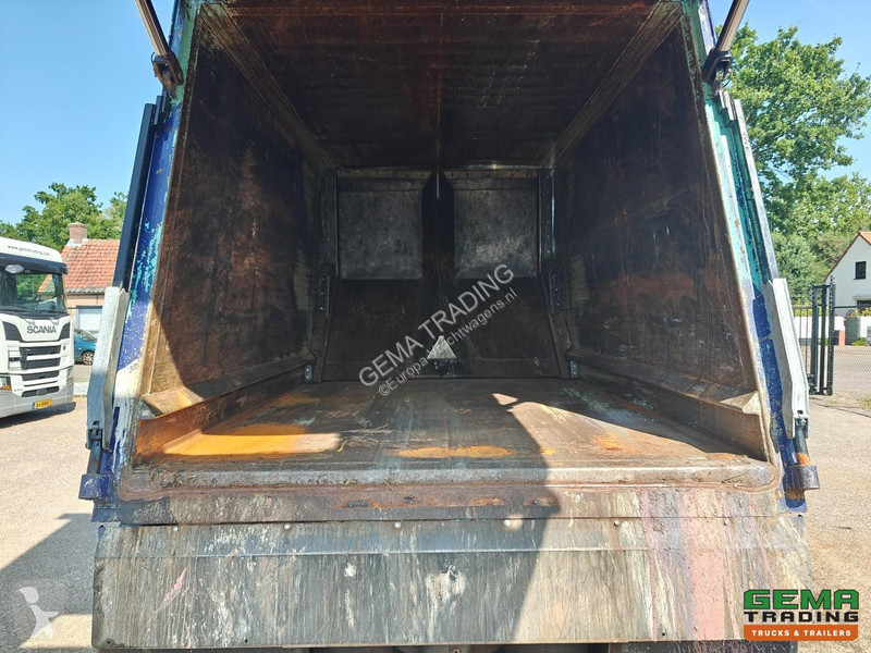 آلة لصيانة الطرق Volvo 250 6x2/4 DayCab...