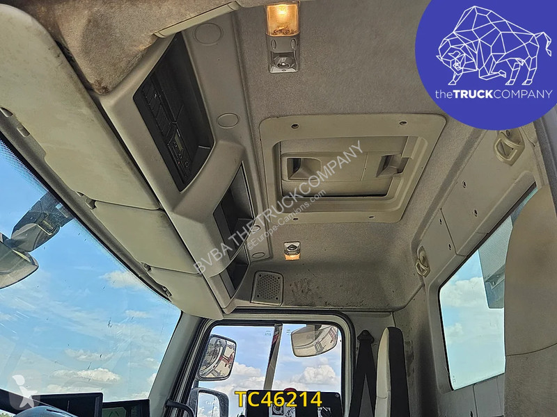 Engin de voirie Renault 380