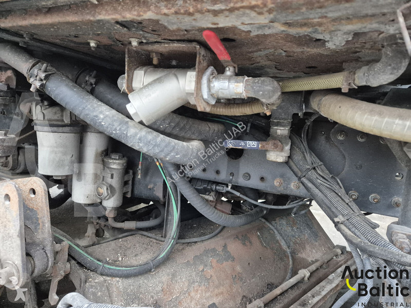 Engin de voirie Mercedes 1216