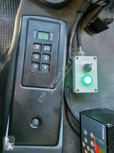 Vehículo de limpieza viaria Renault 320 DXI